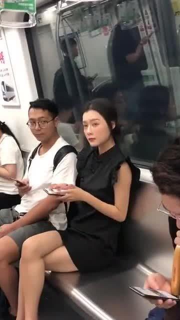 娱乐吃瓜酱地铁偶遇,娱乐吃瓜酱意外邂逅明星